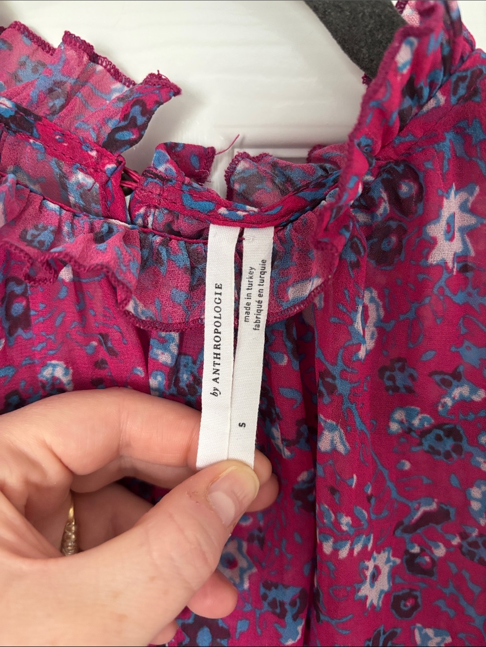 255. Anthropologie Ruffle Floral Short-Sleeve Blouse in Magenta Size Small - Picture 2 of 10